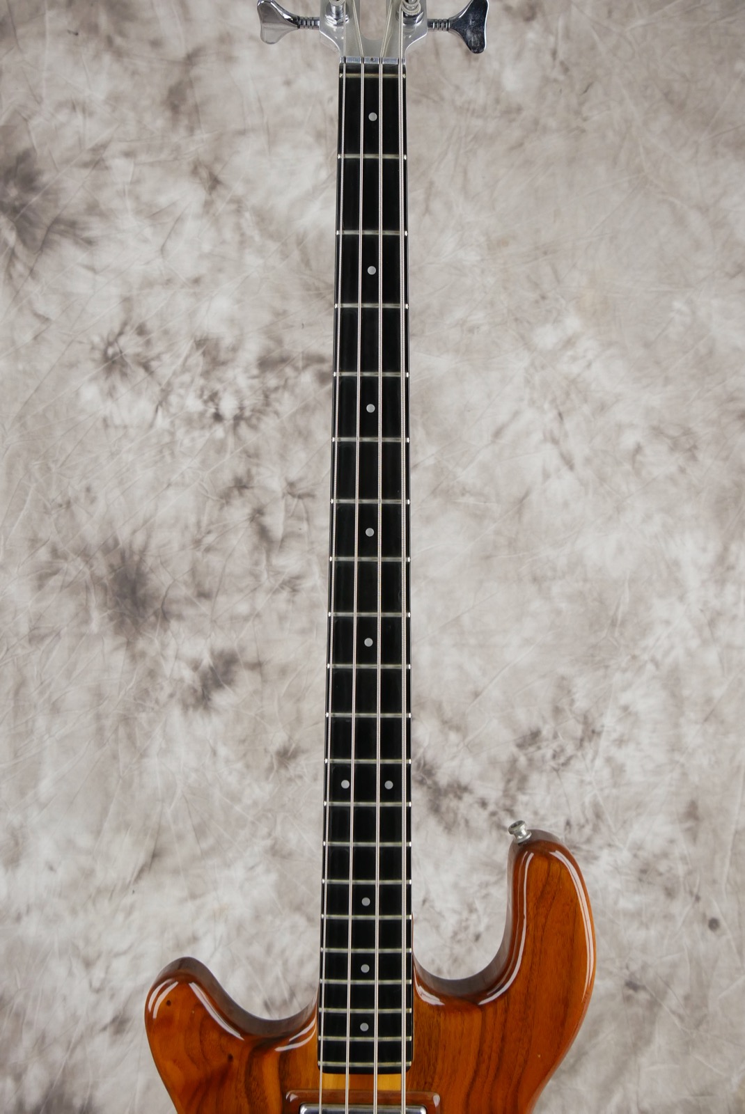 Kramer_Bass_450_B_walnut_left_hand - 05.jpg